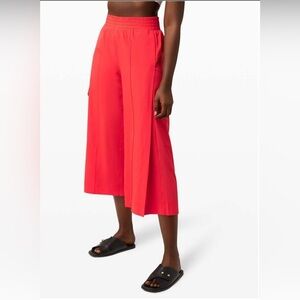 Lululemon Wanderer Culotte
Carnation Red Size 4